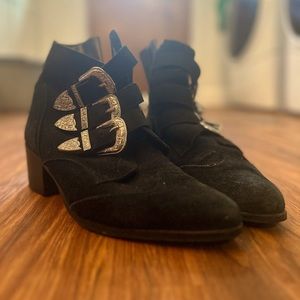 Vintage buckled bootie